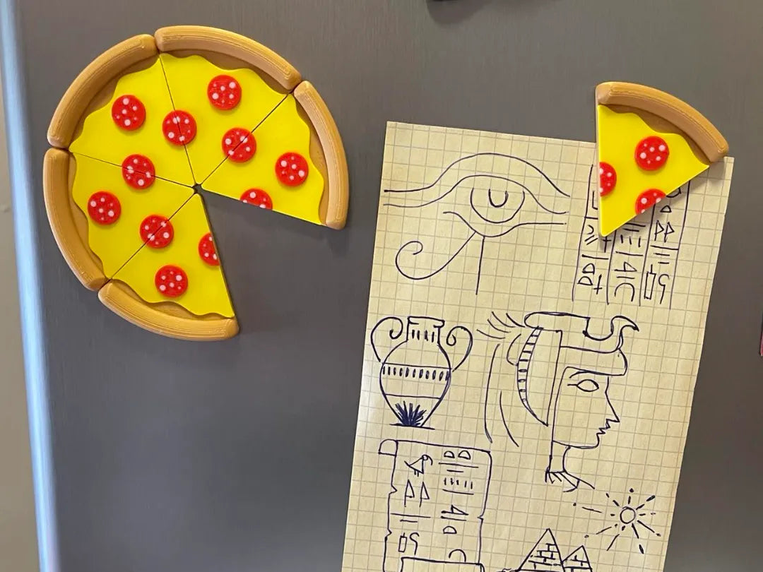 Imán de Nevera Pizza Pepperoni impreso en 3D con seis porciones magnéticas para decorar neveras y superficies metálicas.