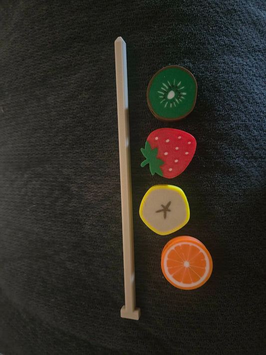 Brochetas de Frutas impresas en 3D para cocinitas infantiles y juegos de rol con frutas de juguete.