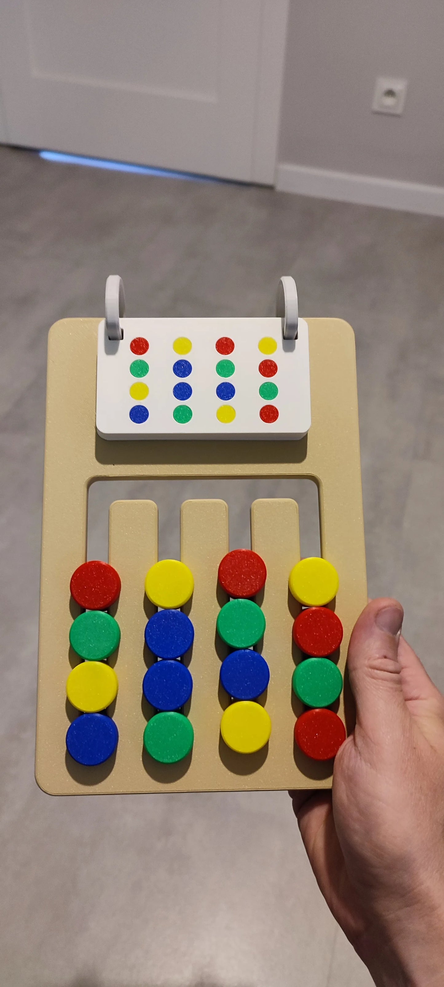 Tablero Deslizante Montessori de Lógica y Colores