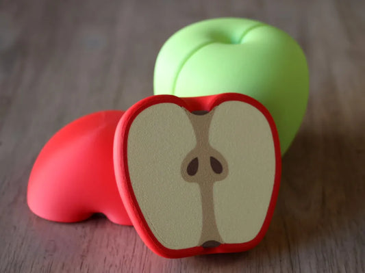 Manzana Magnética Cortable impresa en 3D con piezas magnéticas para cocinitas infantiles y juegos de cocina.