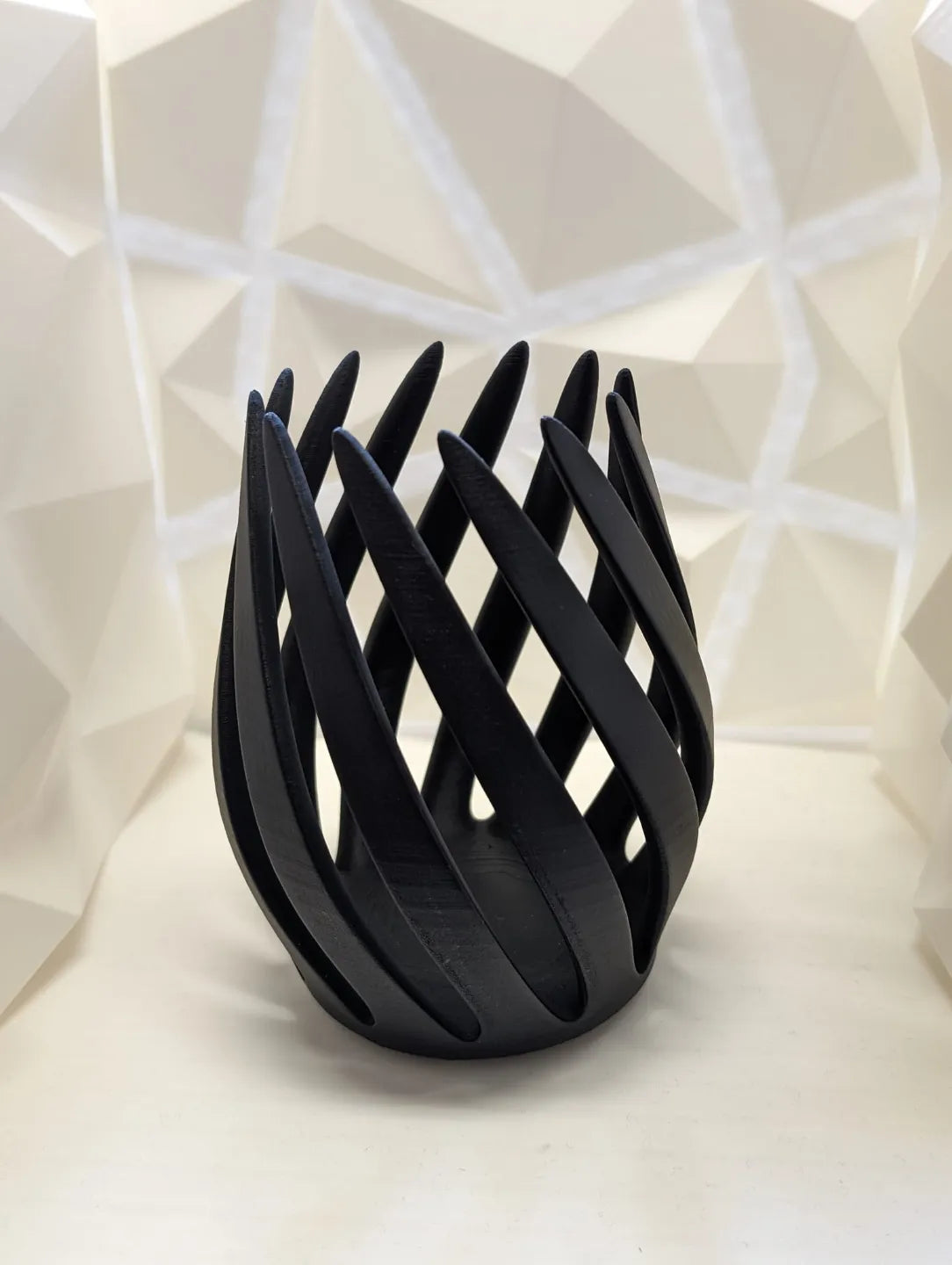 Portavelas Espiral LED impreso en 3D con diseño decorativo moderno para velas LED y ambientación del hogar.
