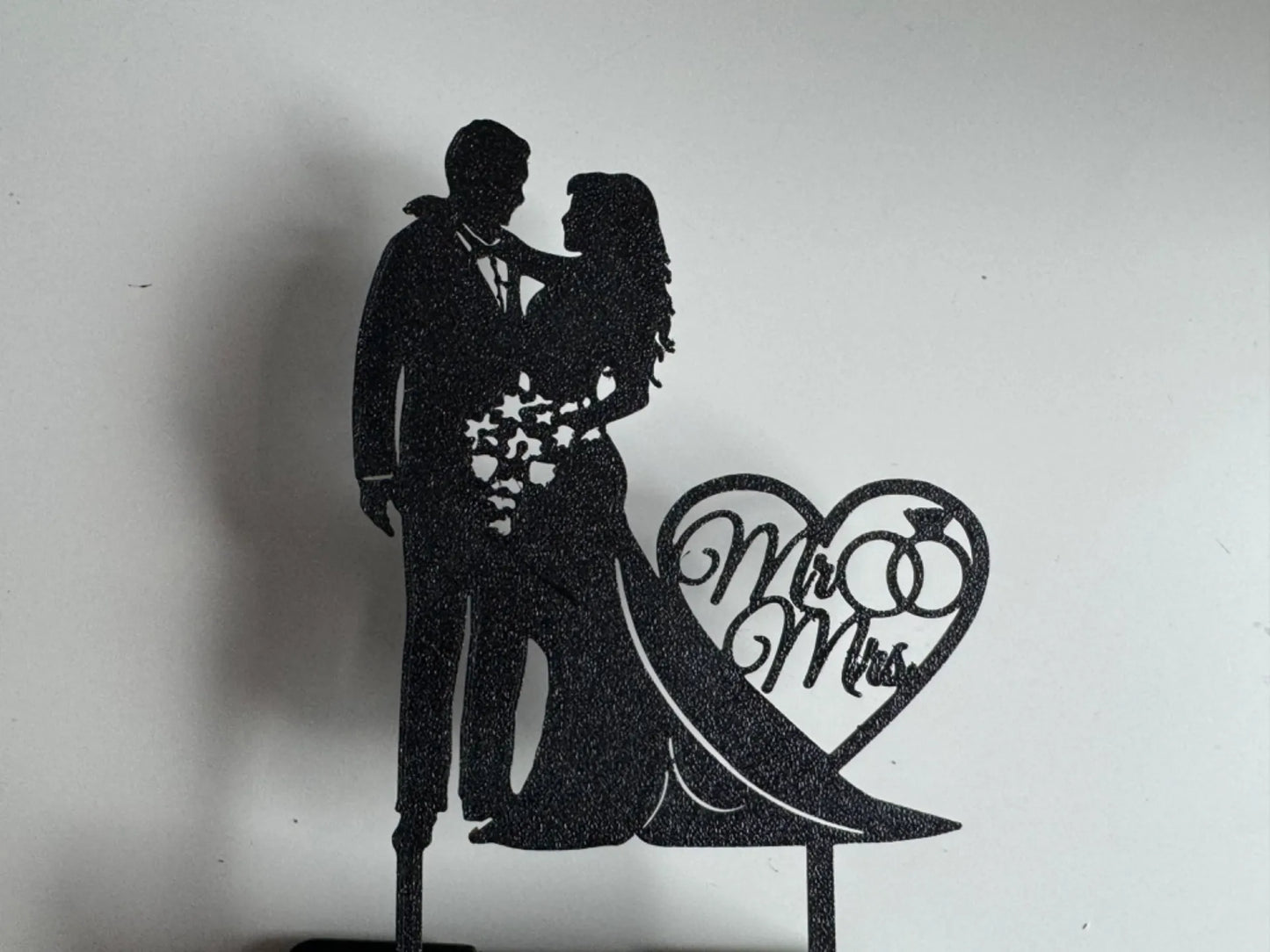 Topper para Tarta de Boda impreso en 3D con diseño elegante para decorar la tarta de una boda.