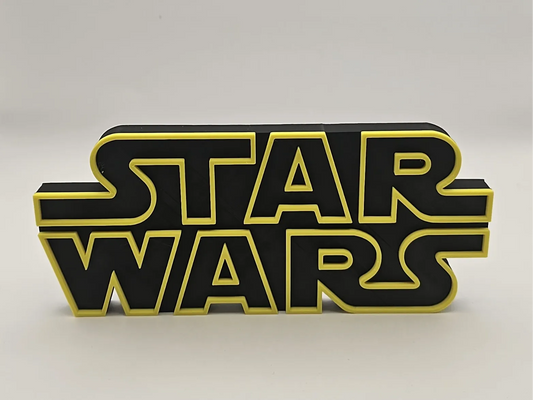 Logo 3D de Star Wars con acabado mate y gran nivel de detalle para decoración de vitrinas, escritorios y zonas gaming.