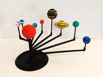 Maqueta del Sistema Solar impresa en 3D con los planetas para actividades educativas y aprendizaje de astronomía.