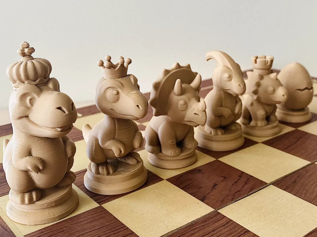 Set de piezas Ajedrez Dino Kids impreso en 3D con temática de dinosaurios para tableros de ajedrez.