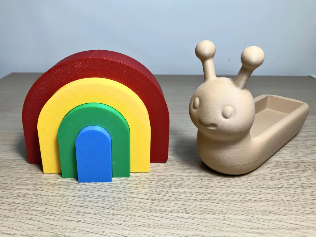 Caracol Apilable Arcoíris, juguete educativo para desarrollar la motricidad fina, la coordinación y la creatividad infantil.