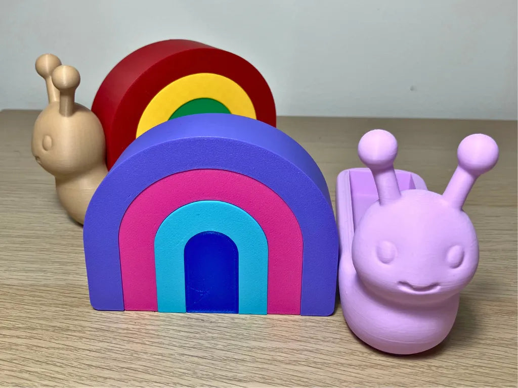 Caracol Apilable Arcoíris, juguete educativo para desarrollar la motricidad fina, la coordinación y la creatividad infantil.