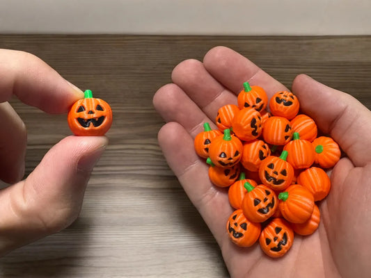 Mini Calabazas Decorativas Halloween impresas en 3D para decoración otoñal, centros de mesa y ambientes temáticos.
