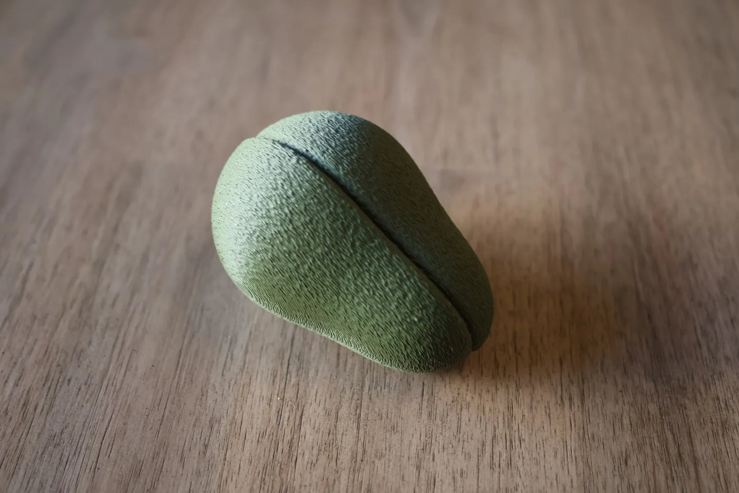 Aguacate Magnético Cortable impreso en 3D con piezas magnéticas para cocinitas infantiles y juegos de cocina.