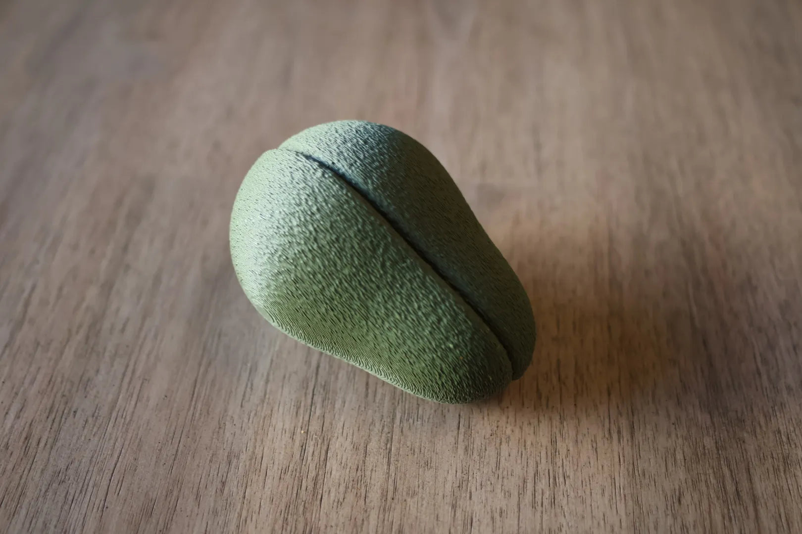 Aguacate Magnético Cortable impreso en 3D con piezas magnéticas para cocinitas infantiles y juegos de cocina.