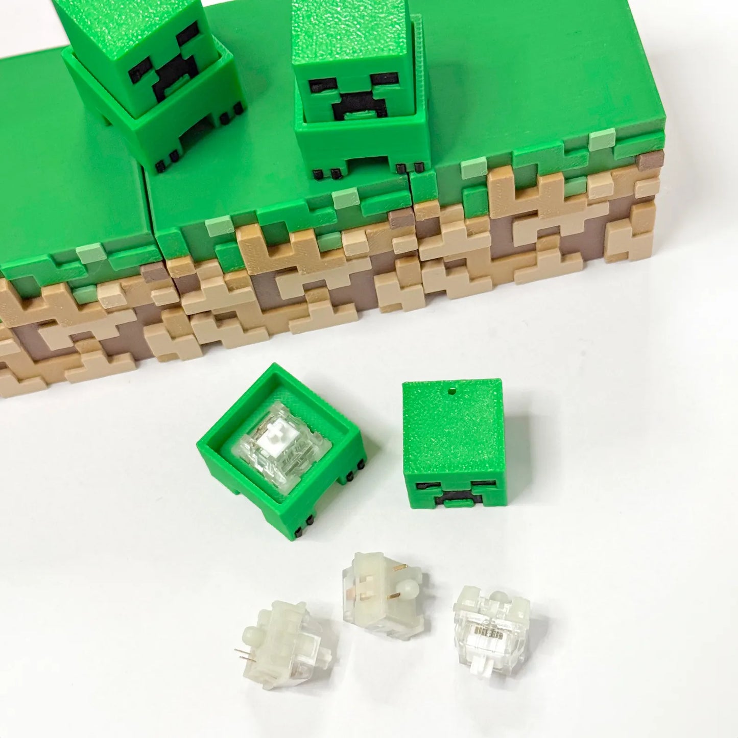 Clicker de Creeper de Minecraft impreso en 3D con diseño antiestrés para escritorio, setup gaming, colección y uso diario.