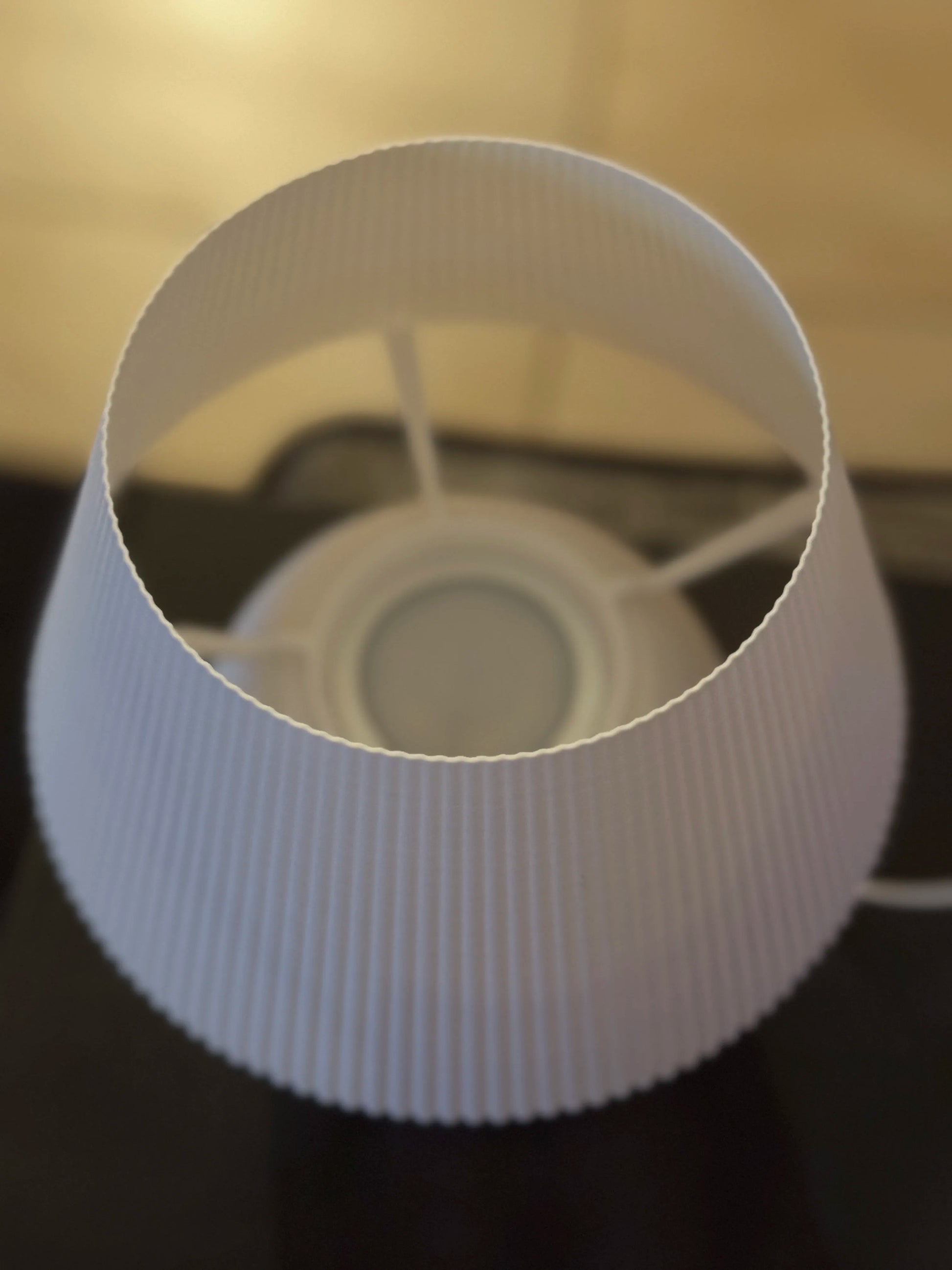 Lámpara de Mesa Seta impresa en 3D con diseño decorativo y luz ambiental para el hogar.