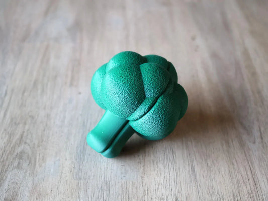 Brócoli Magnético Cortable impreso en 3D con piezas magnéticas para cocinitas infantiles y juegos de cocina.