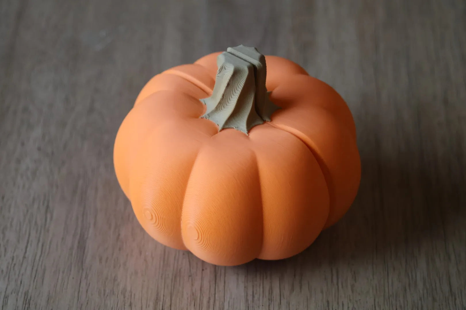 Calabaza Magnética Cortable impresa en 3D con piezas magnéticas para cocinitas infantiles y juegos de cocina.