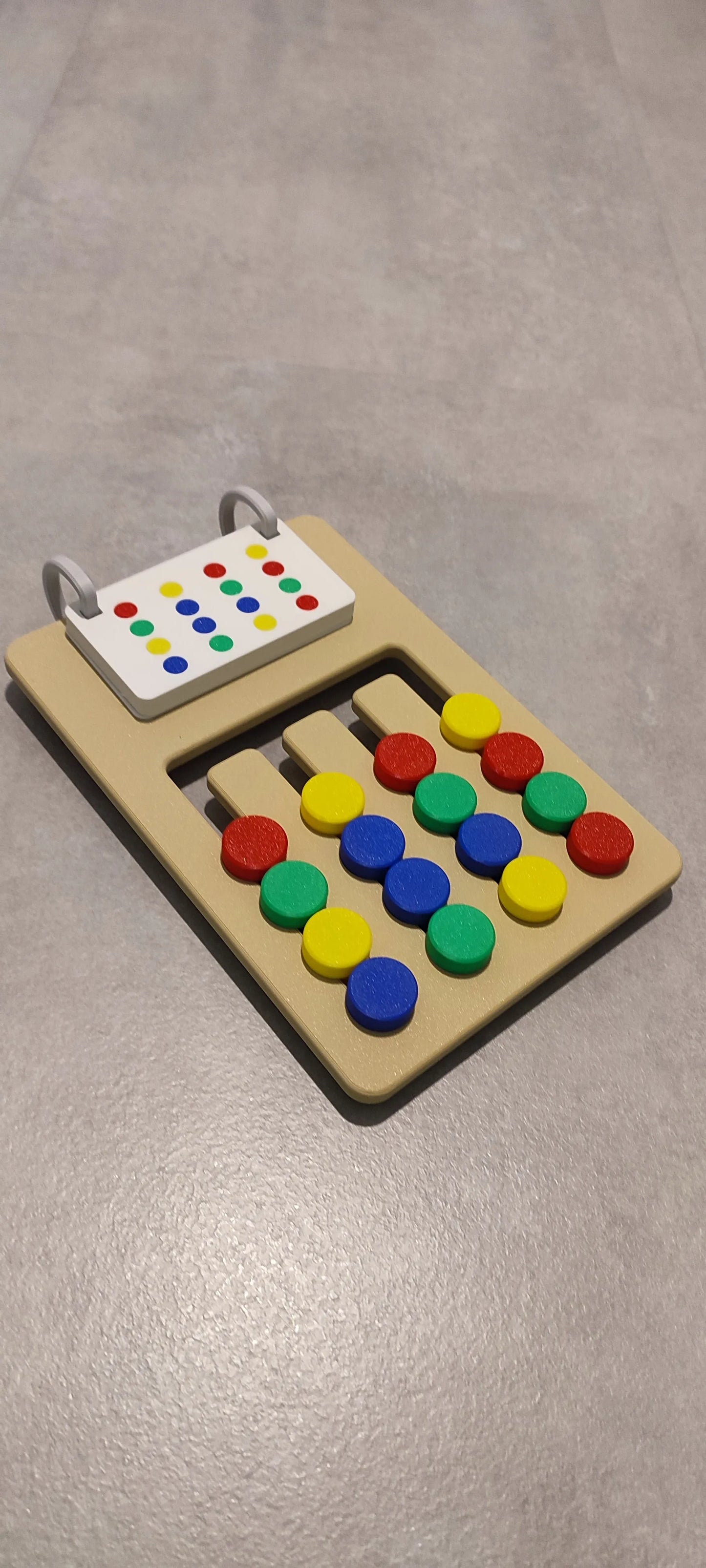 Tablero Deslizante Montessori de Lógica y Colores
