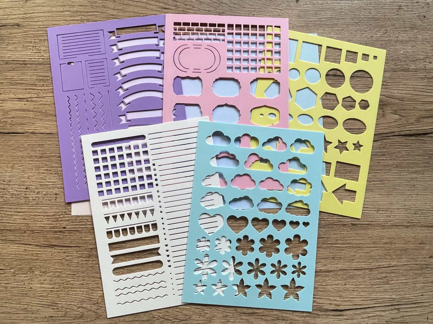 Pack de 5 Plantillas para Bullet Journal para crear calendarios, listas, títulos y diseños en agendas y cuadernos.