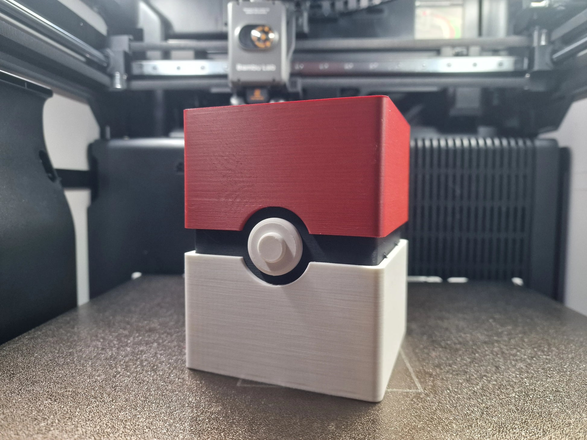 Caja para mazos de Pokémon Voltorb impresa en 3D para guardar y proteger cartas Pokémon