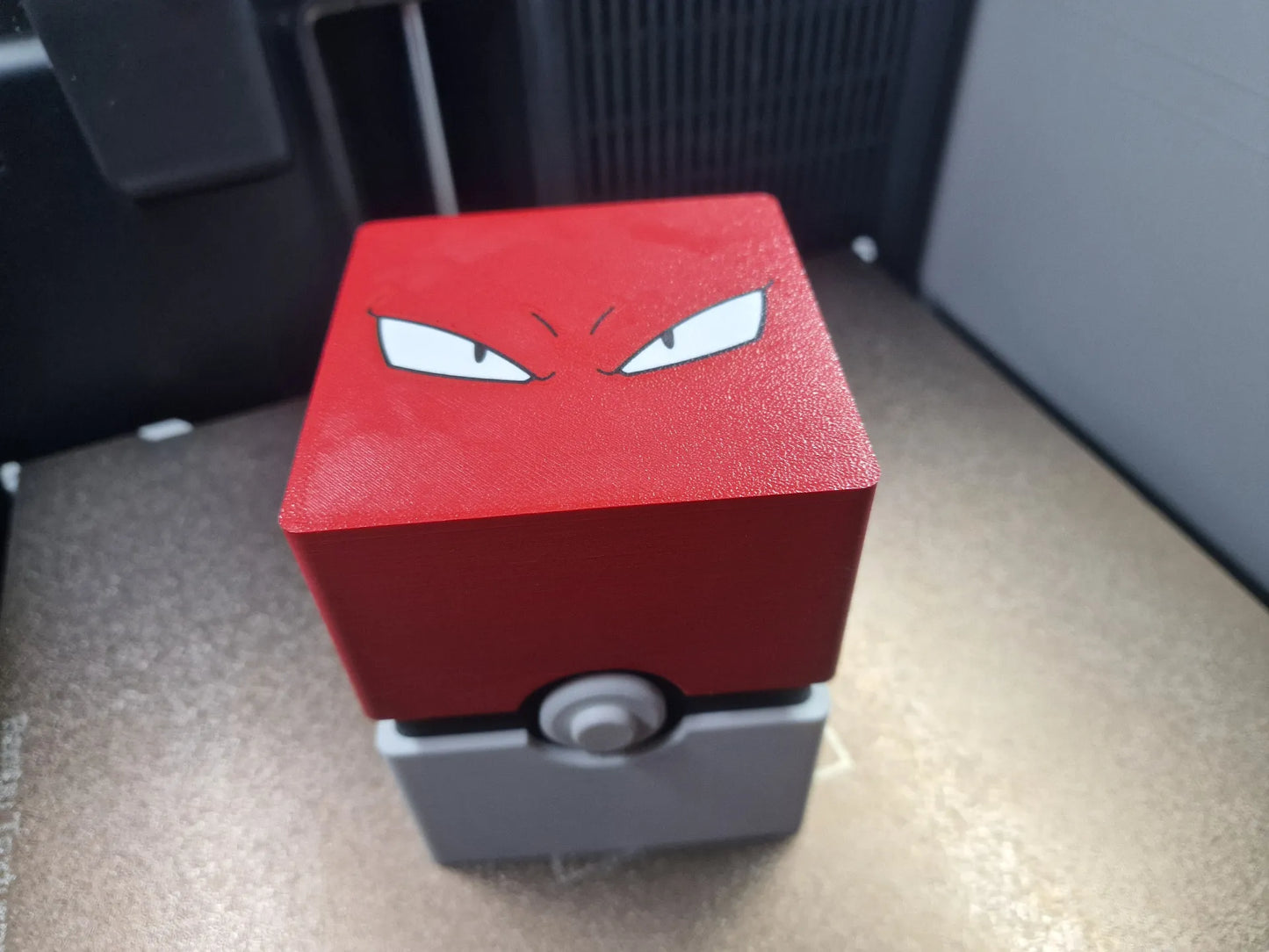 Caja para mazos de Pokémon Voltorb impresa en 3D para guardar y proteger cartas Pokémon