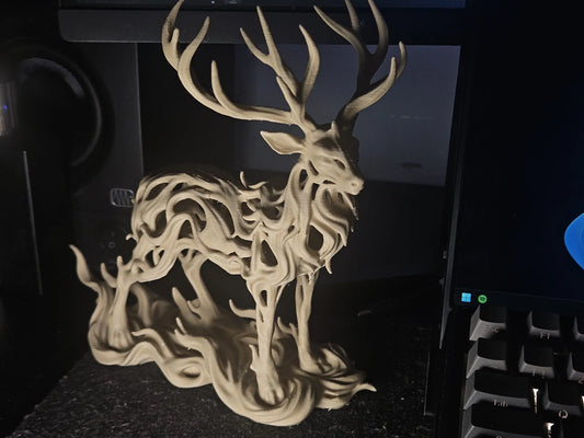Figura de Ciervo estilo Voronoi con diseño geométrico decorativo
