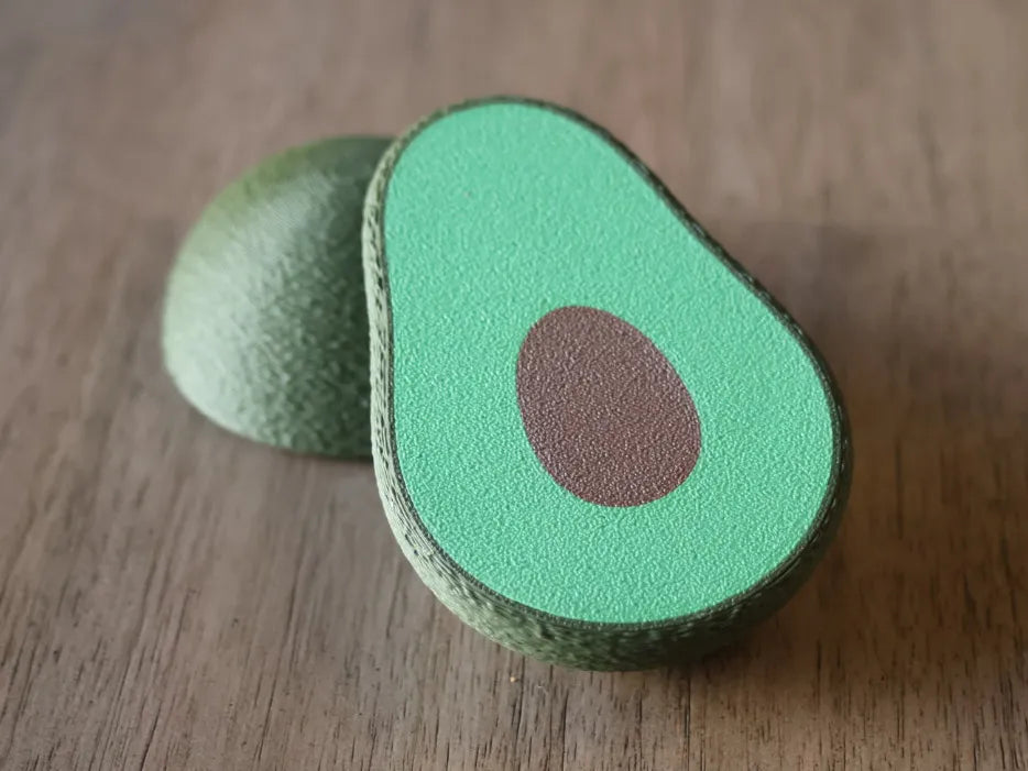 Aguacate Magnético Cortable impreso en 3D con piezas magnéticas para cocinitas infantiles y juegos de cocina.