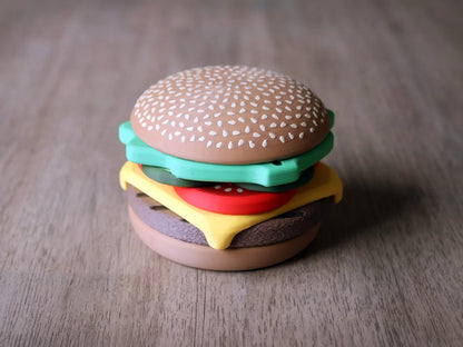 Hamburguesa Magnética impresa en 3D con piezas magnéticas para cocinitas infantiles y juegos de cocina.