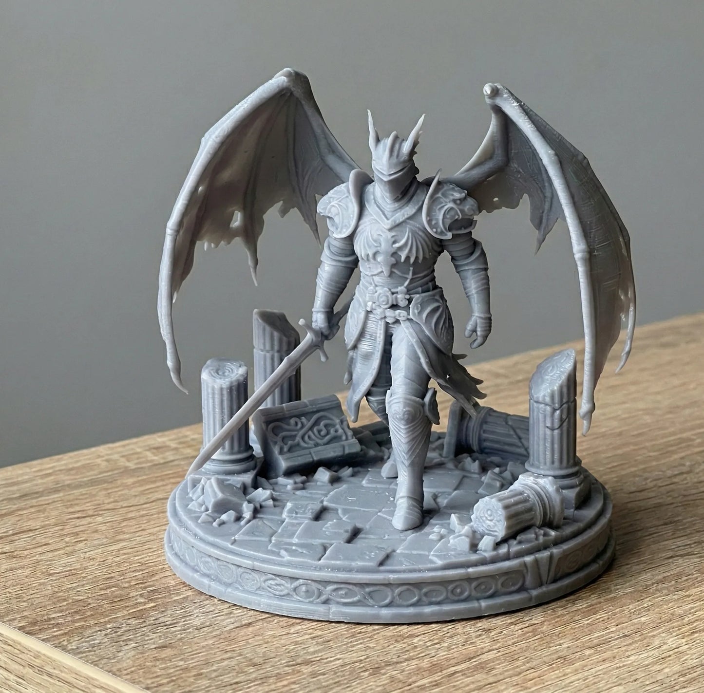 Diorama Elden Ring Caballero Dragón Ascendido con acabado mate y gran nivel de detalle para colección y decoración gaming.