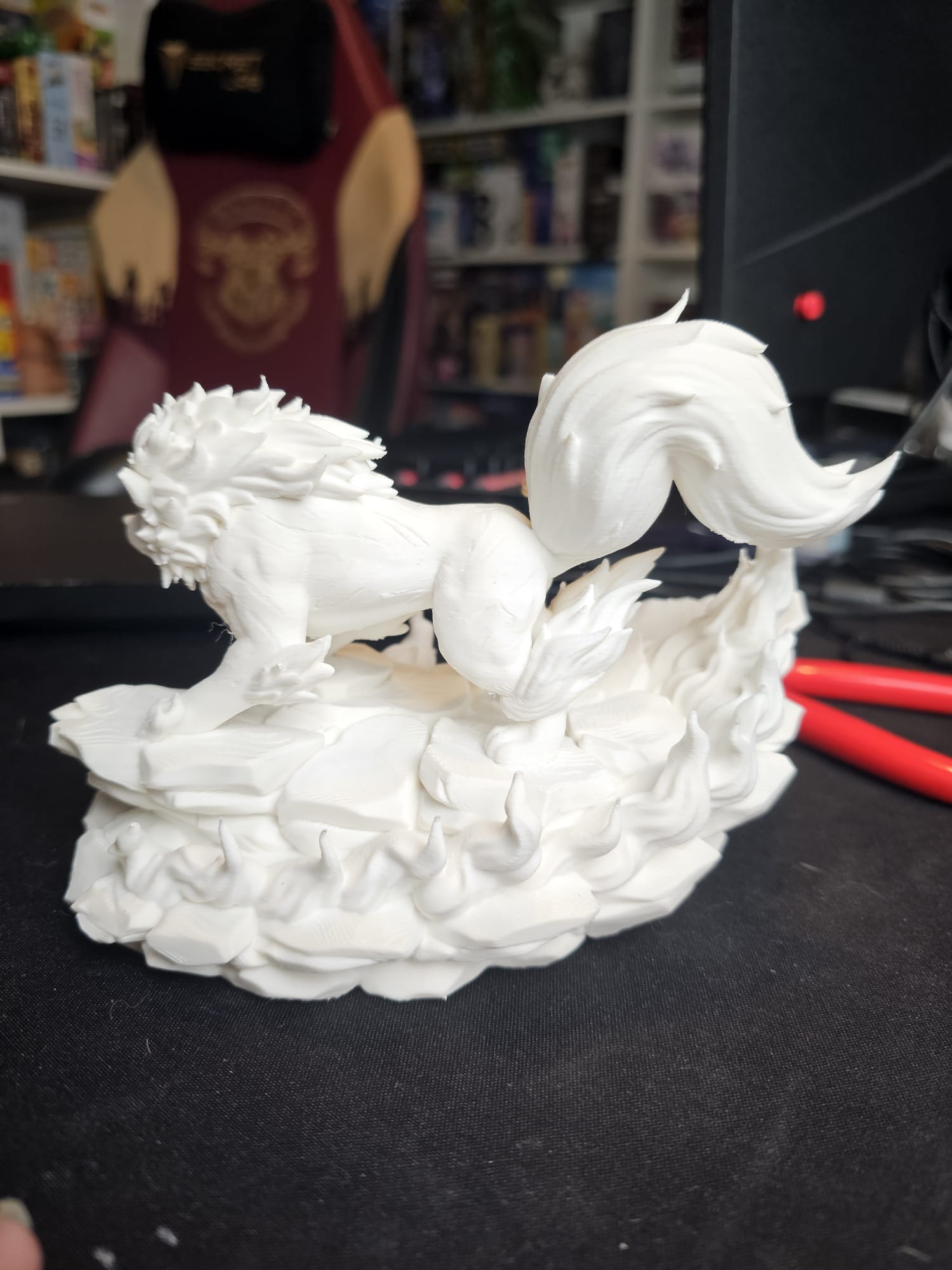 Diorama Pokémon Arcanine En Llamas impreso en 3D con acabado mate y gran nivel de detalle para colección y decoración gaming.
