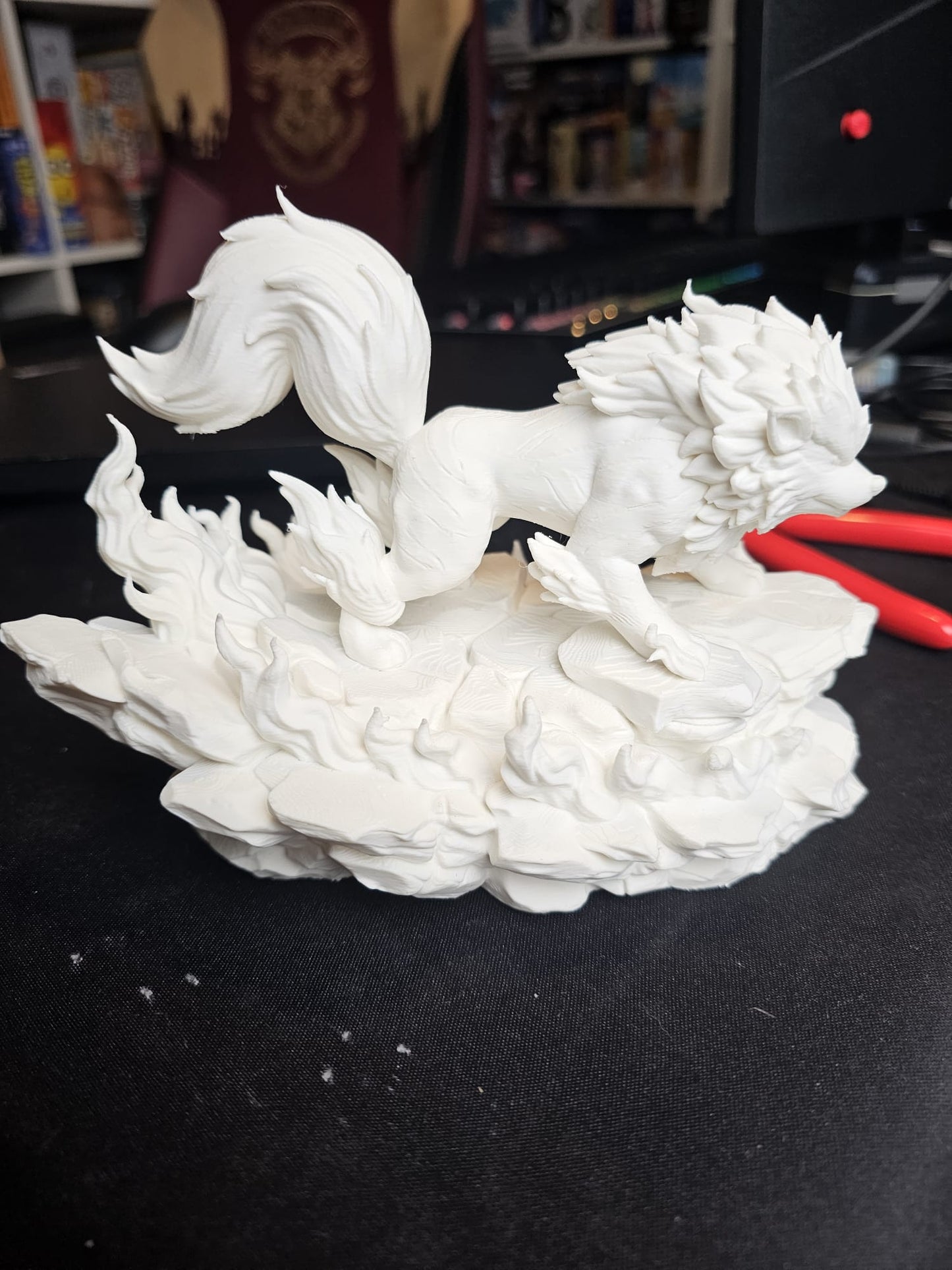 Diorama Pokémon Arcanine En Llamas impreso en 3D con acabado mate y gran nivel de detalle para colección y decoración gaming.