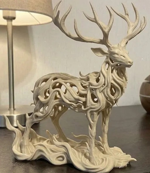 Figura de Ciervo estilo Voronoi con diseño geométrico decorativo