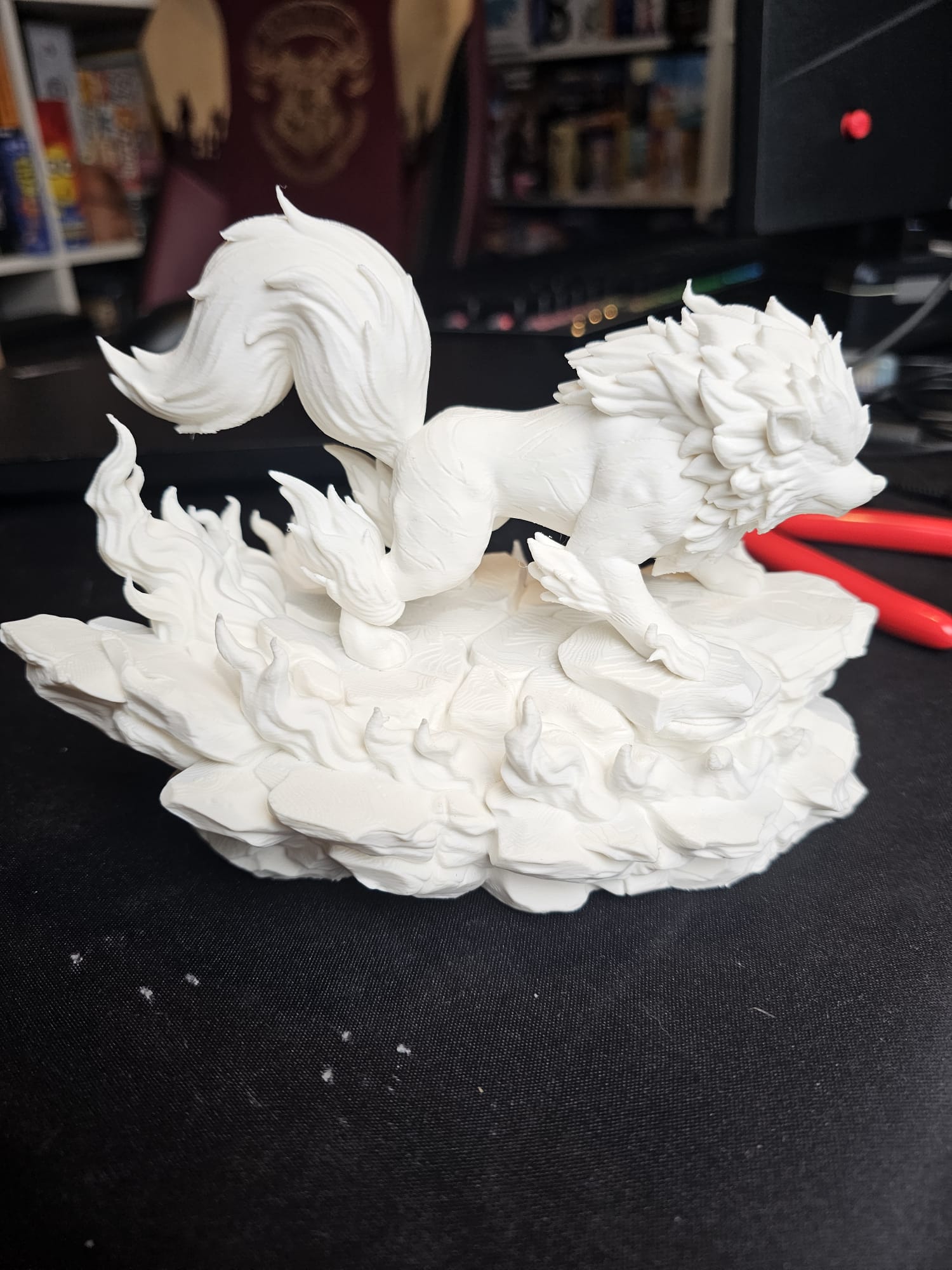 Diorama Pokémon Arcanine En Llamas impreso en 3D con acabado mate y gran nivel de detalle para colección y decoración gaming.